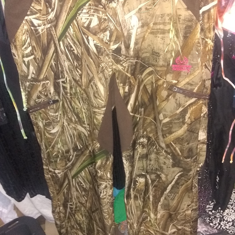 Realtree Max-5 waterproof camo pants size medium